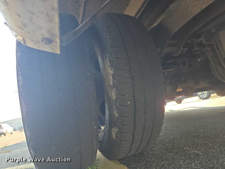 image for item OJ9916 2016 Ford E450 shuttle bus