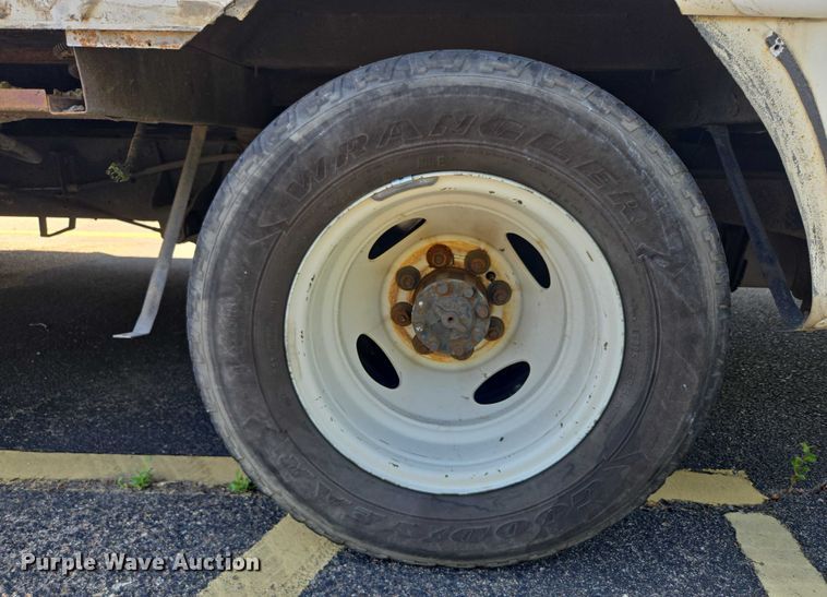 image for item OJ9916 2016 Ford E450 shuttle bus