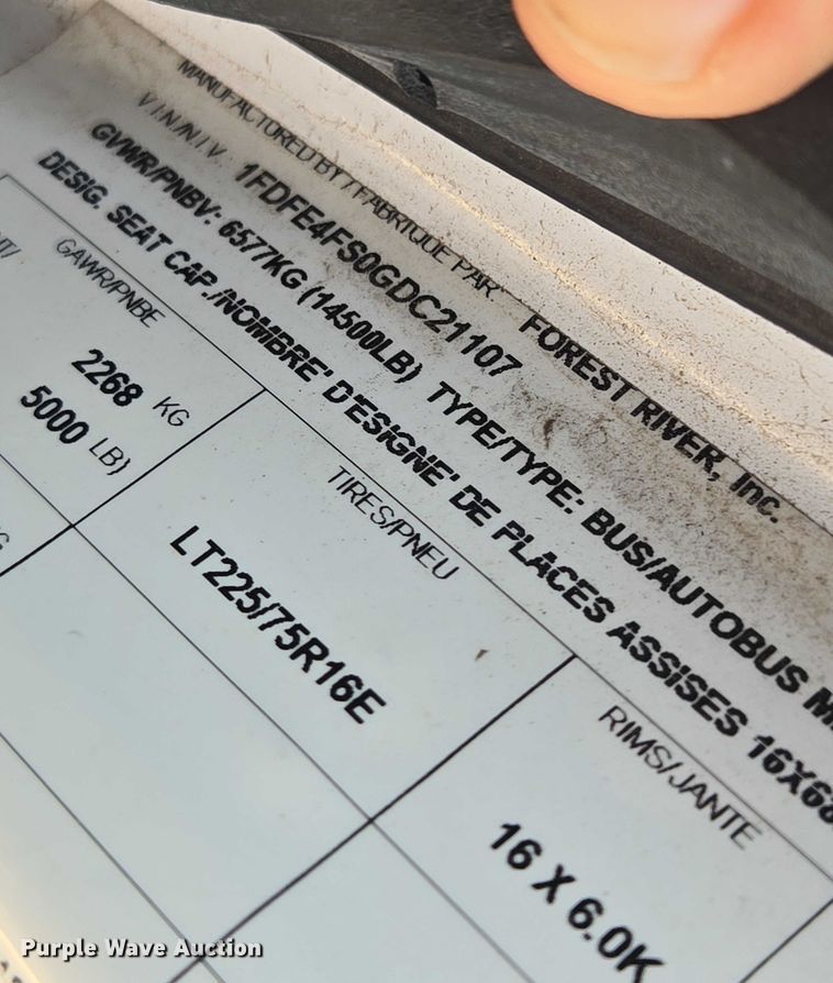 image for item OJ9916 2016 Ford E450 shuttle bus