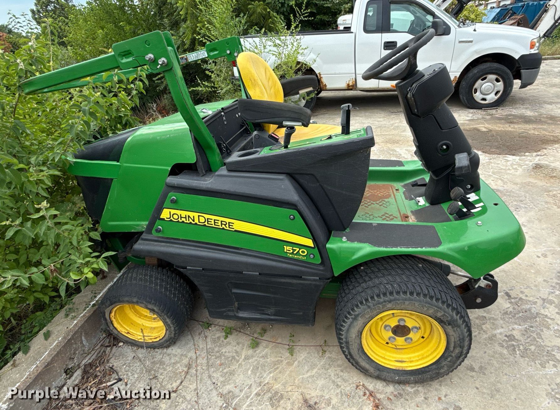 SUPER BEAVER　CD　361° John Deere 1570 ZTR lawn mower in Lawrence, KS | Item ED4313