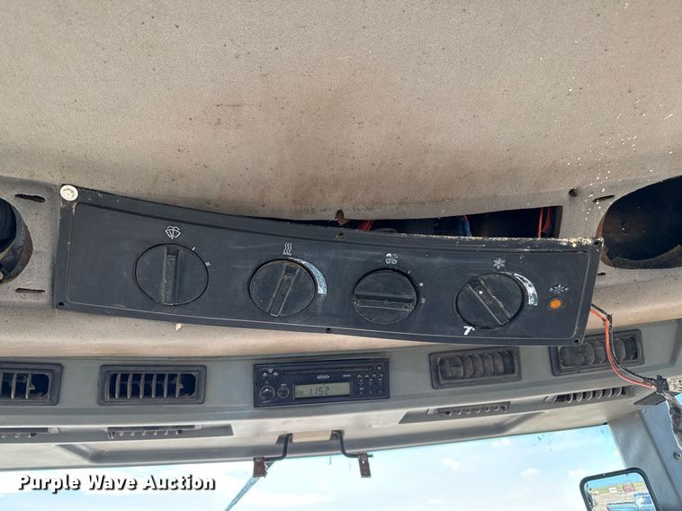 image for item DK6962 1998 Case IH 8930 MFWD tractor