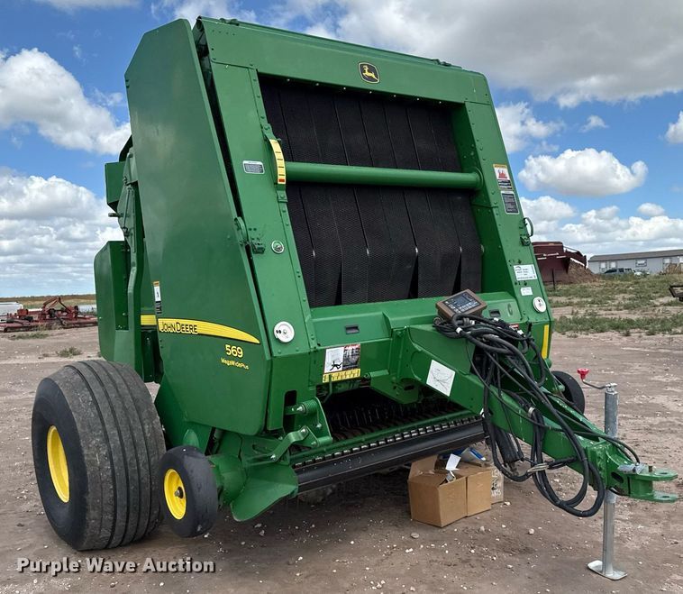 image for item DK6968 John Deere 569 MegaWidePlus round baler