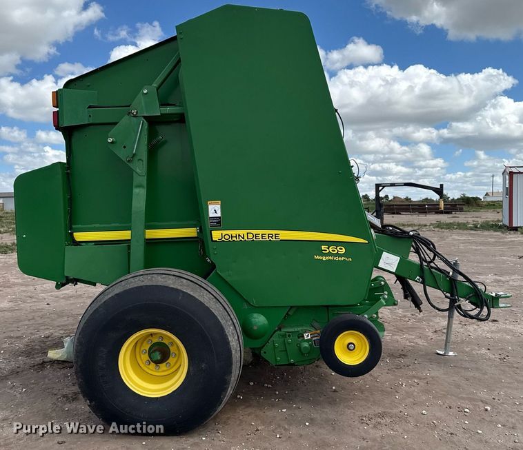 image for item DK6968 John Deere 569 MegaWidePlus round baler