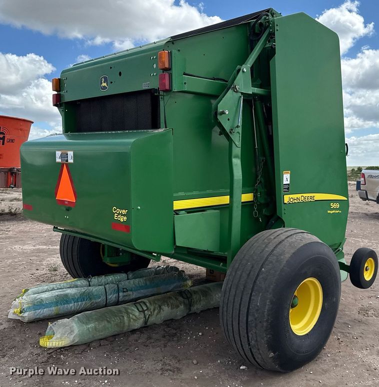 image for item DK6968 John Deere 569 MegaWidePlus round baler