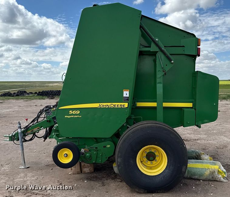 image for item DK6968 John Deere 569 MegaWidePlus round baler