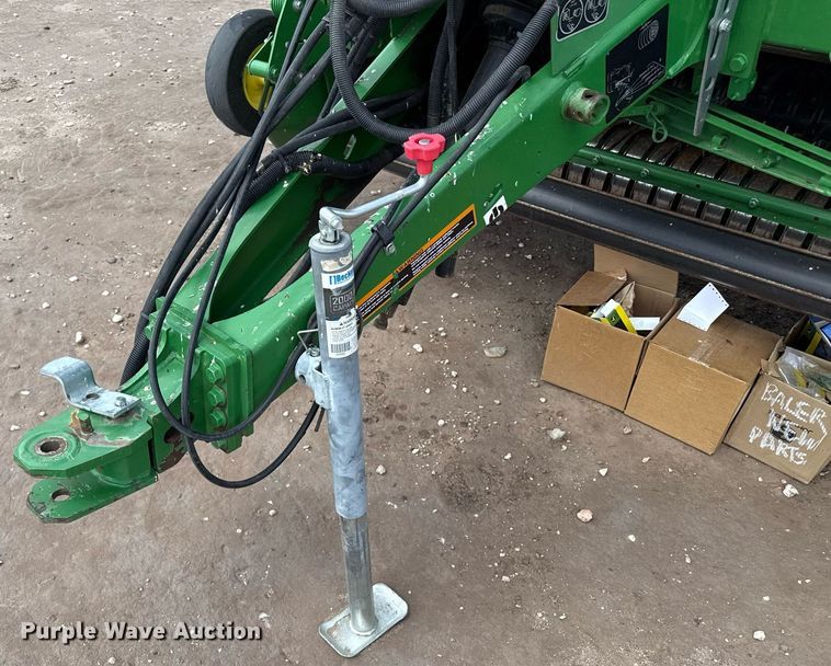 image for item DK6968 John Deere 569 MegaWidePlus round baler