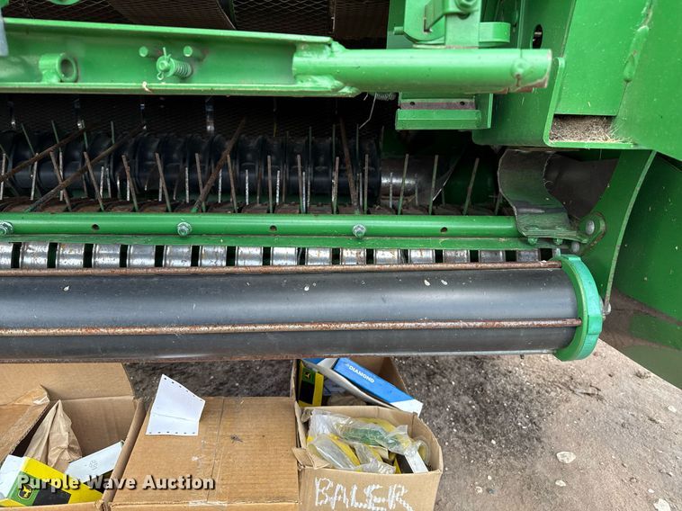 image for item DK6968 John Deere 569 MegaWidePlus round baler