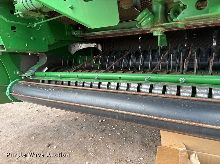 image for item DK6968 John Deere 569 MegaWidePlus round baler