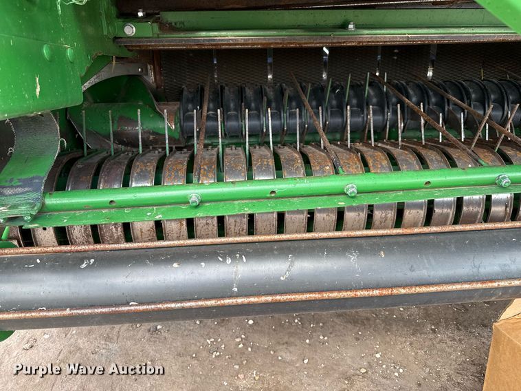image for item DK6968 John Deere 569 MegaWidePlus round baler
