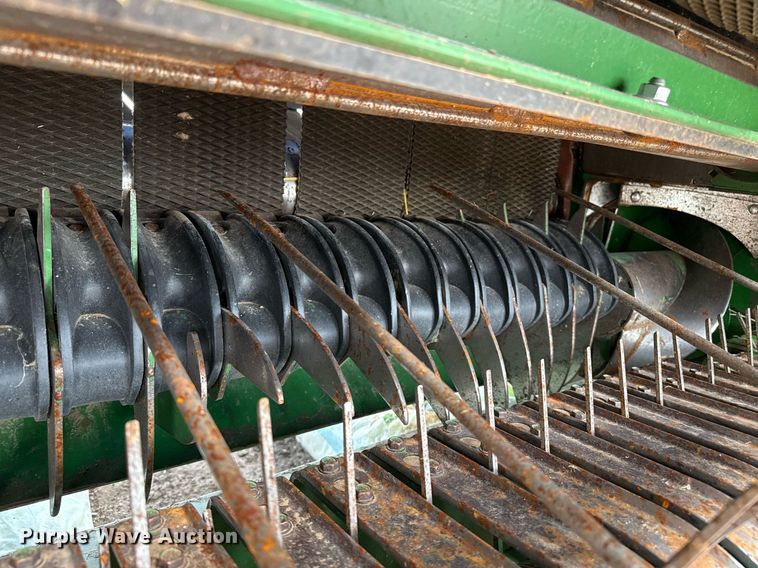 image for item DK6968 John Deere 569 MegaWidePlus round baler