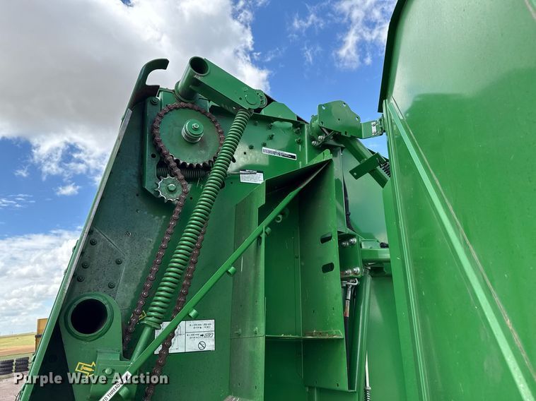image for item DK6968 John Deere 569 MegaWidePlus round baler