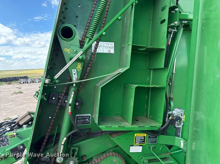 image for item DK6968 John Deere 569 MegaWidePlus round baler