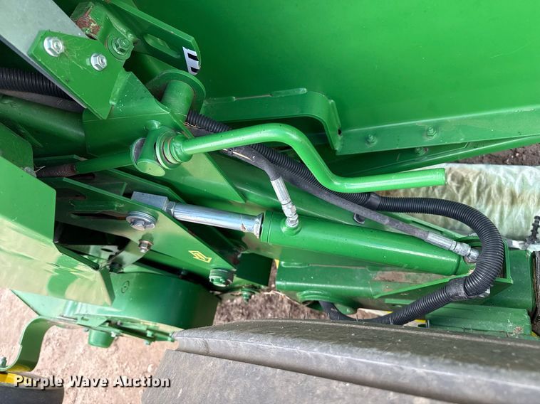 image for item DK6968 John Deere 569 MegaWidePlus round baler