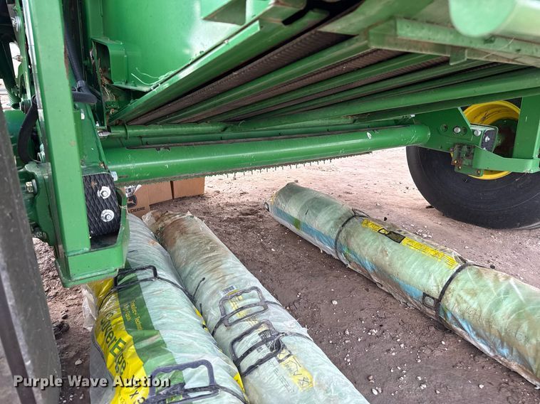 image for item DK6968 John Deere 569 MegaWidePlus round baler