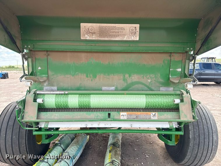image for item DK6968 John Deere 569 MegaWidePlus round baler