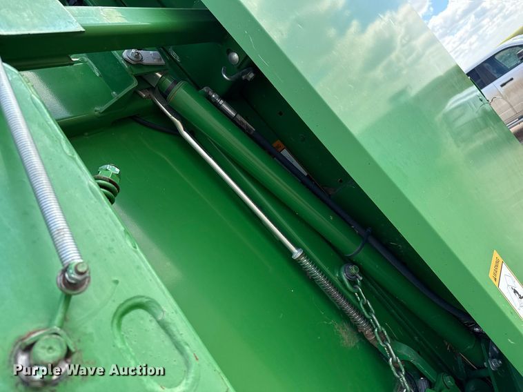 image for item DK6968 John Deere 569 MegaWidePlus round baler