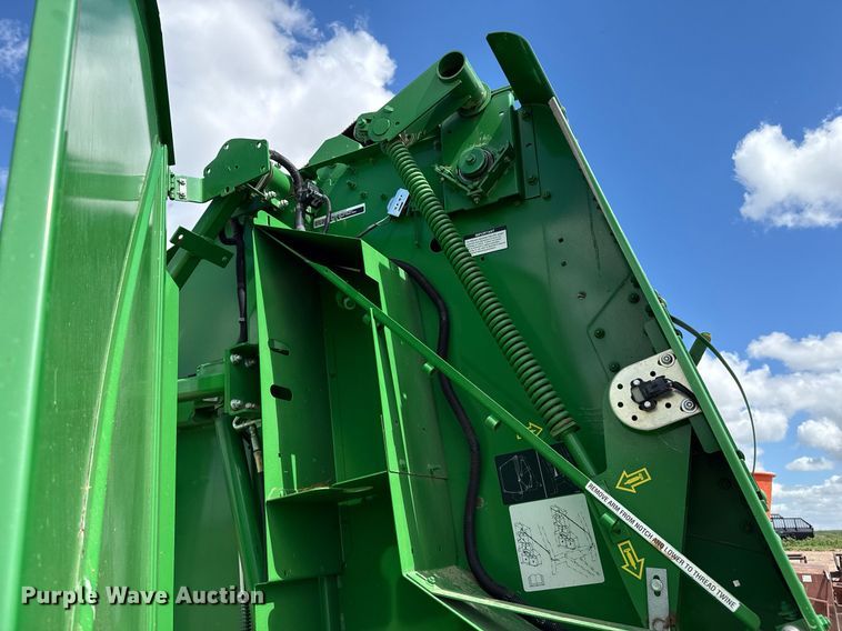 image for item DK6968 John Deere 569 MegaWidePlus round baler