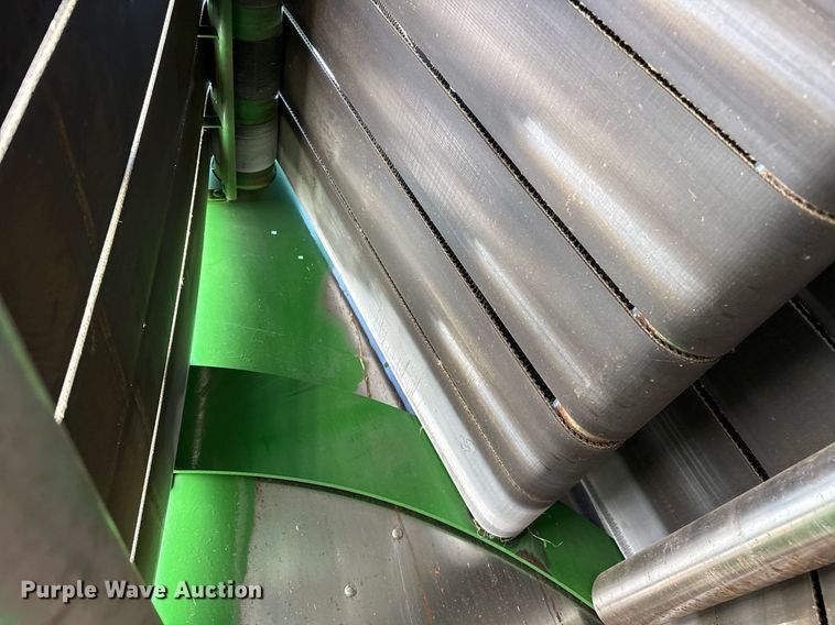 image for item DK6968 John Deere 569 MegaWidePlus round baler