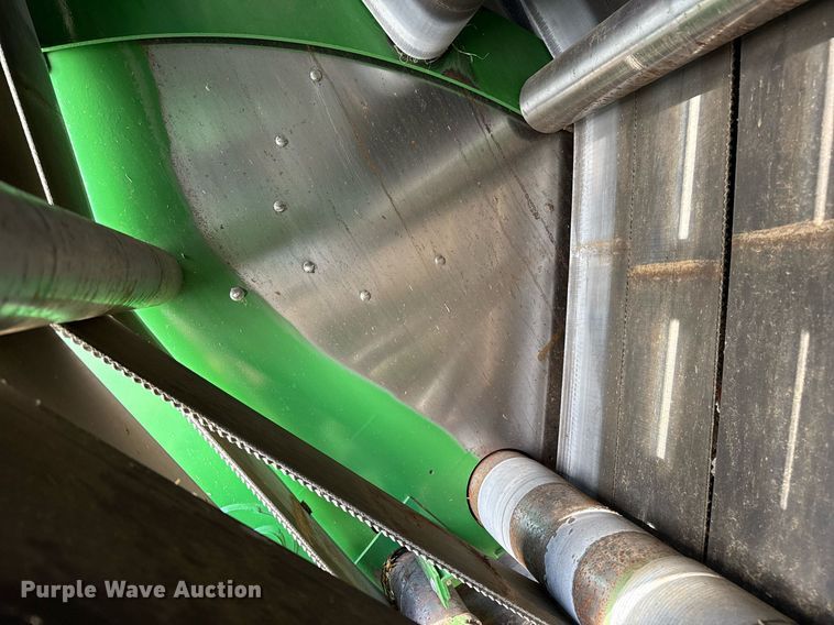 image for item DK6968 John Deere 569 MegaWidePlus round baler