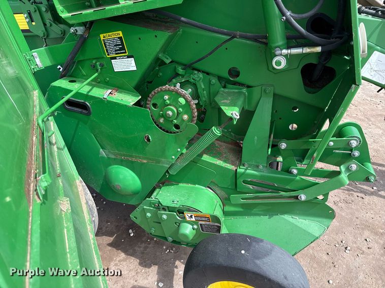 image for item DK6968 John Deere 569 MegaWidePlus round baler