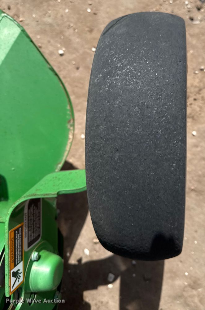 image for item DK6968 John Deere 569 MegaWidePlus round baler