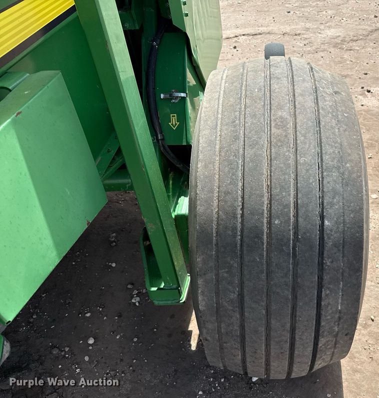 image for item DK6968 John Deere 569 MegaWidePlus round baler