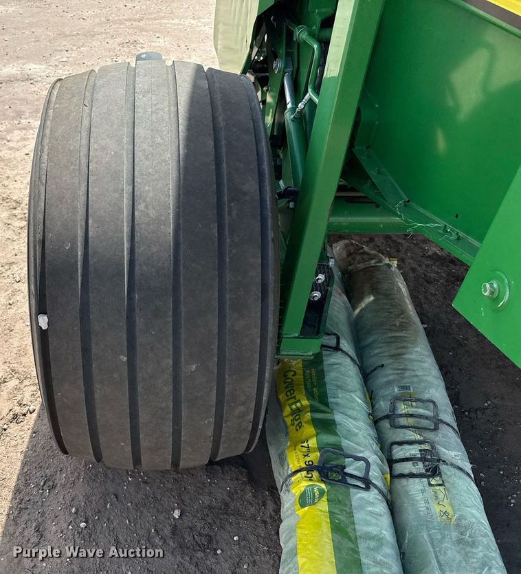 image for item DK6968 John Deere 569 MegaWidePlus round baler