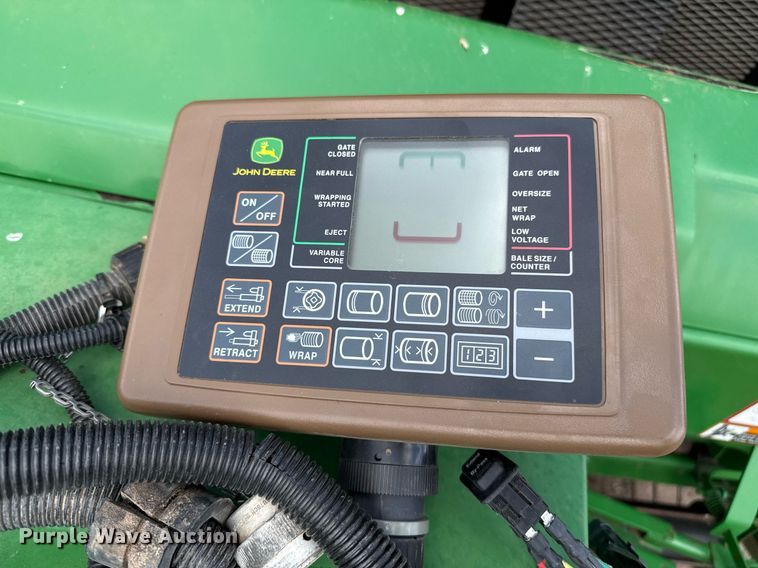 image for item DK6968 John Deere 569 MegaWidePlus round baler