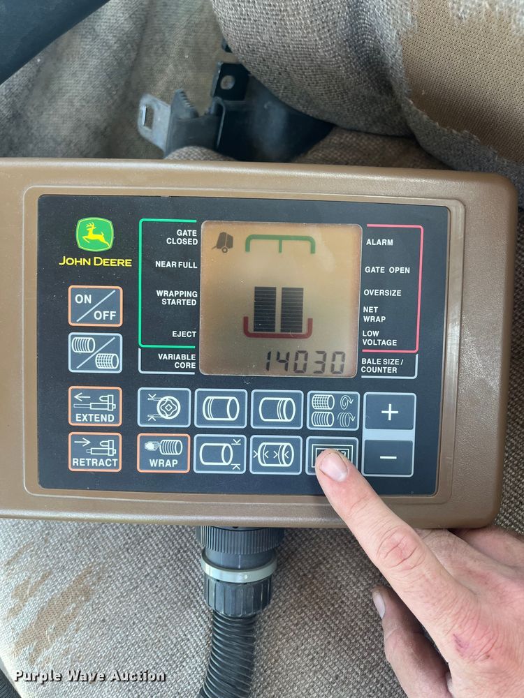 image for item DK6968 John Deere 569 MegaWidePlus round baler