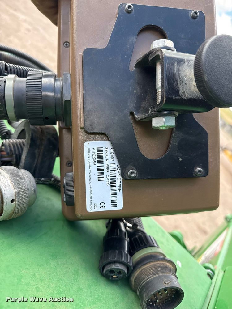 image for item DK6968 John Deere 569 MegaWidePlus round baler