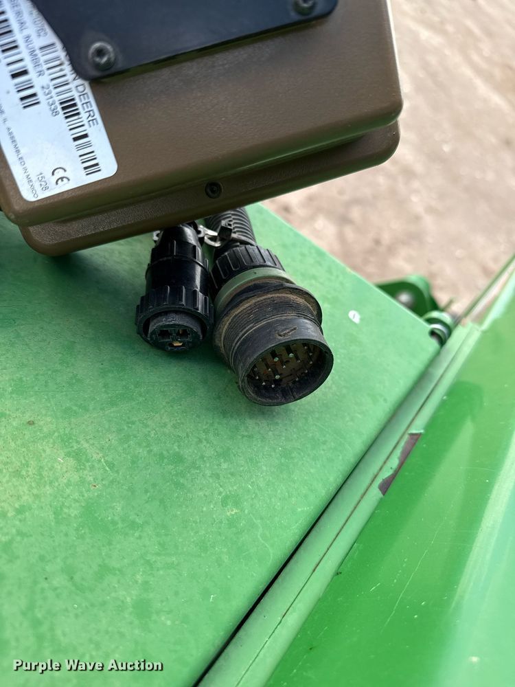 image for item DK6968 John Deere 569 MegaWidePlus round baler