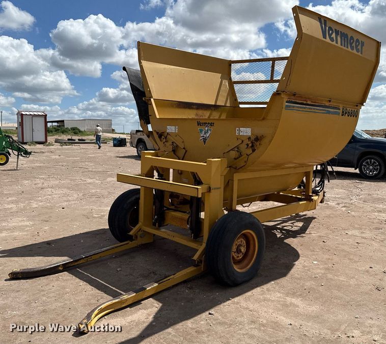 image for item DK6969 1999 Vermeer BP6800 bale processor