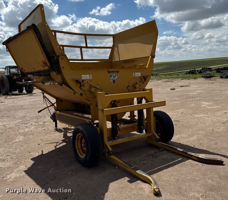 image for item DK6969 1999 Vermeer BP6800 bale processor