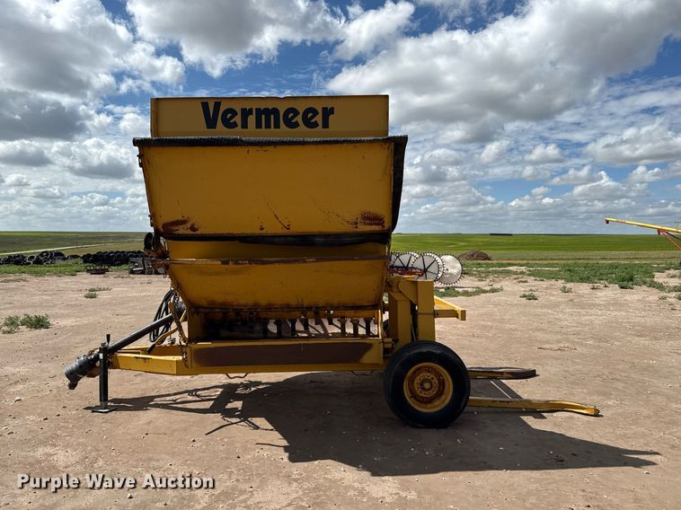 image for item DK6969 1999 Vermeer BP6800 bale processor