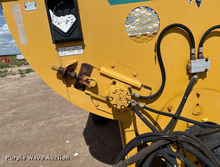 image for item DK6969 1999 Vermeer BP6800 bale processor