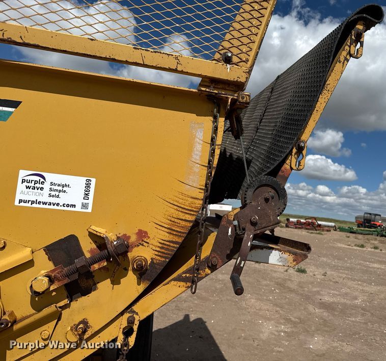 image for item DK6969 1999 Vermeer BP6800 bale processor