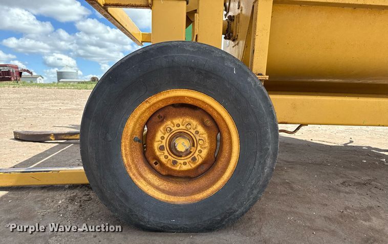 image for item DK6969 1999 Vermeer BP6800 bale processor