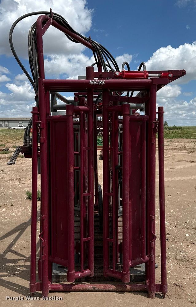 image for item DK6973 WW Stampede livestock squeeze chute