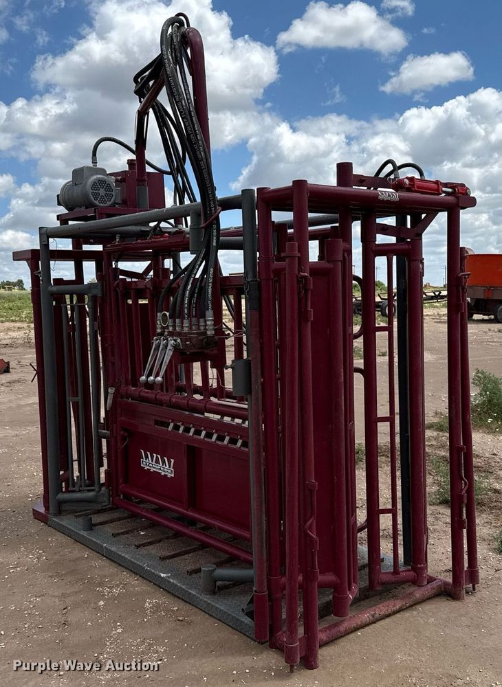 image for item DK6973 WW Stampede livestock squeeze chute