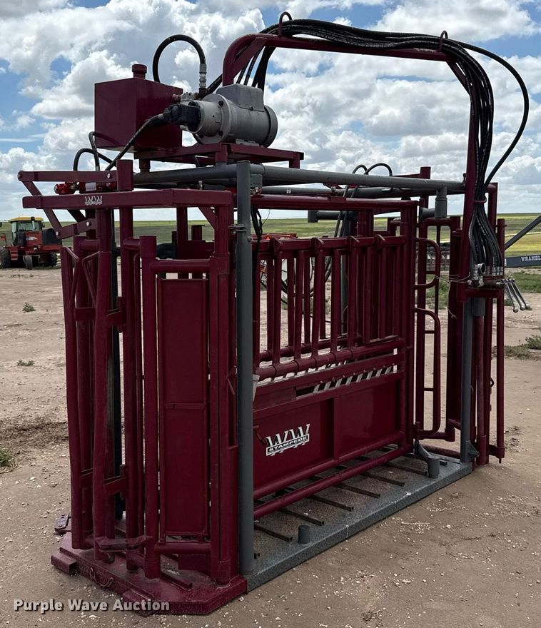 image for item DK6973 WW Stampede livestock squeeze chute
