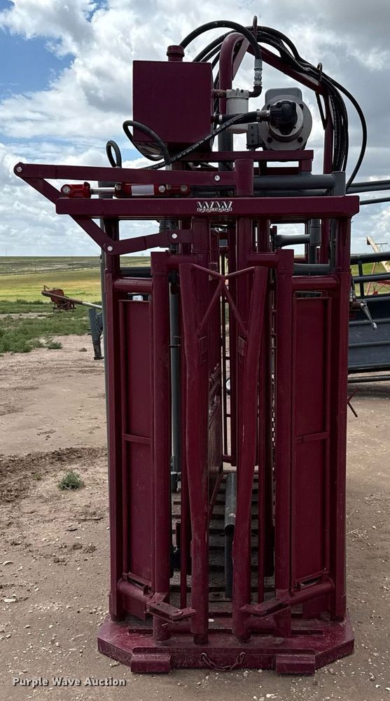 image for item DK6973 WW Stampede livestock squeeze chute