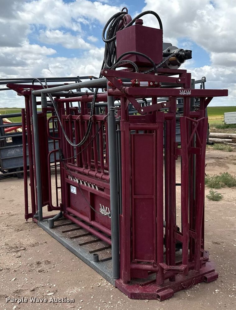 image for item DK6973 WW Stampede livestock squeeze chute