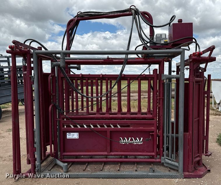 image for item DK6973 WW Stampede livestock squeeze chute