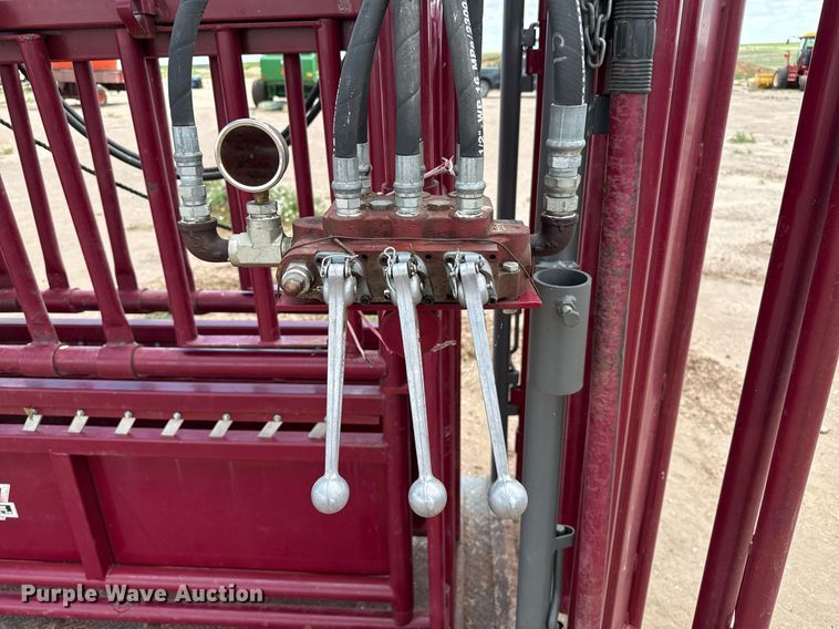 image for item DK6973 WW Stampede livestock squeeze chute