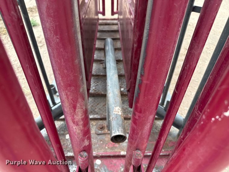image for item DK6973 WW Stampede livestock squeeze chute