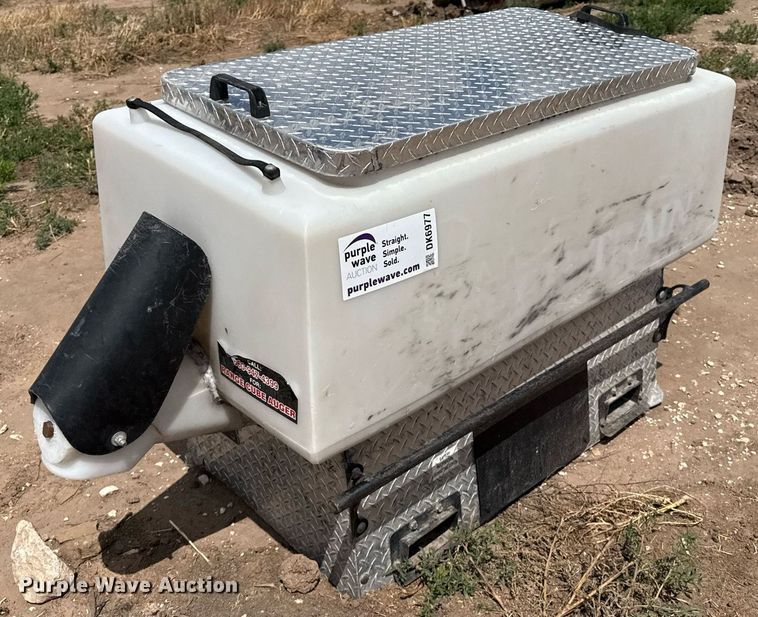 image for item DK6977 Feed Train cake feeder