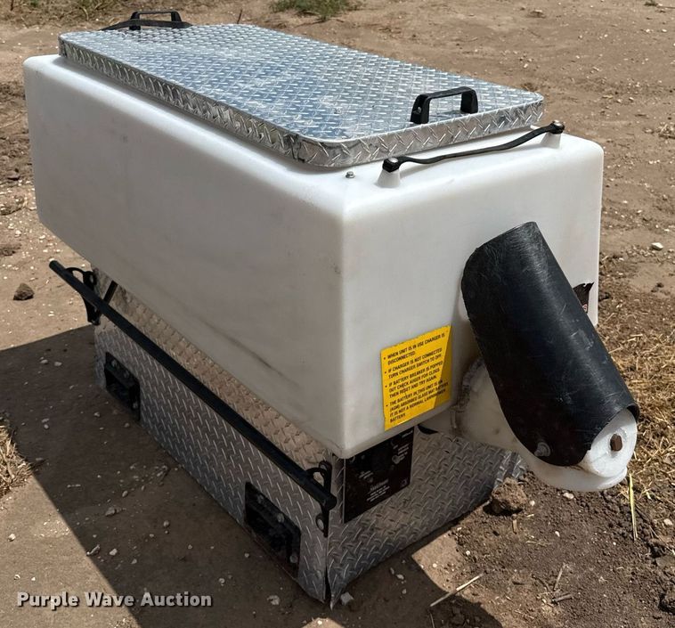 image for item DK6977 Feed Train cake feeder