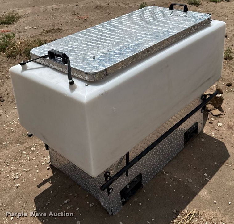 image for item DK6977 Feed Train cake feeder