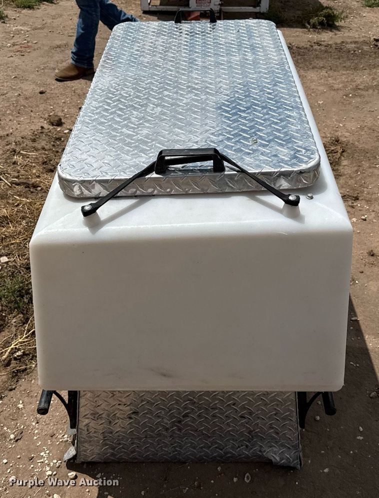 image for item DK6977 Feed Train cake feeder