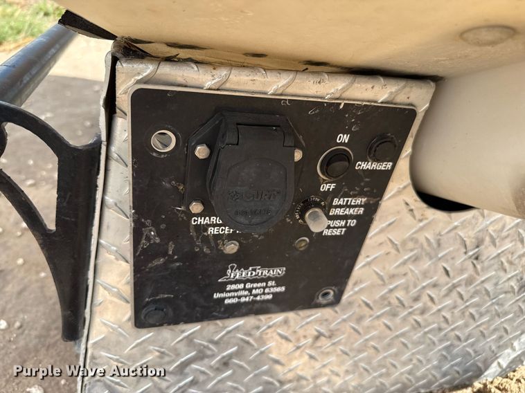 image for item DK6977 Feed Train cake feeder